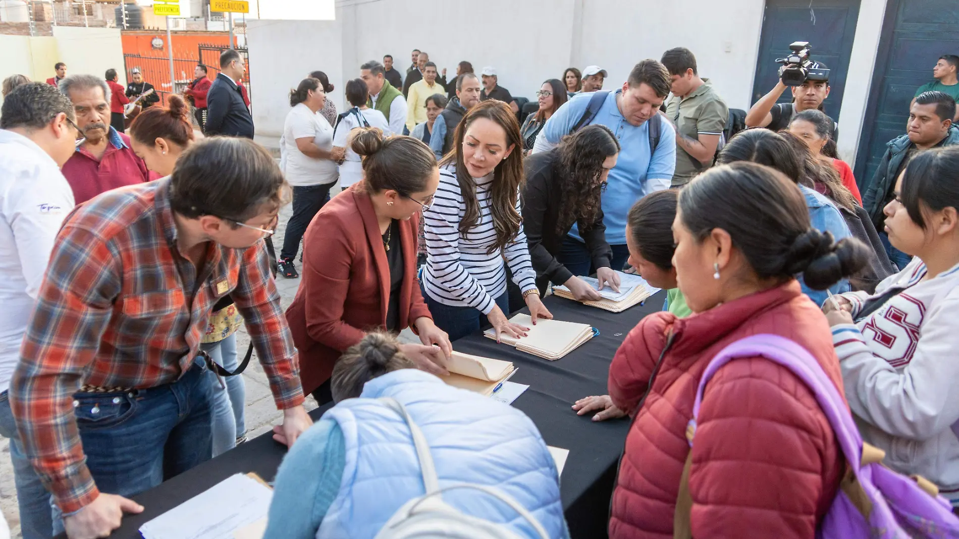 EL DIF MUNICIPAL SE ENCARGARA DE HACER EL PADRON PARA LA ENTREGA LAS TARJETAS VIOLETA9940